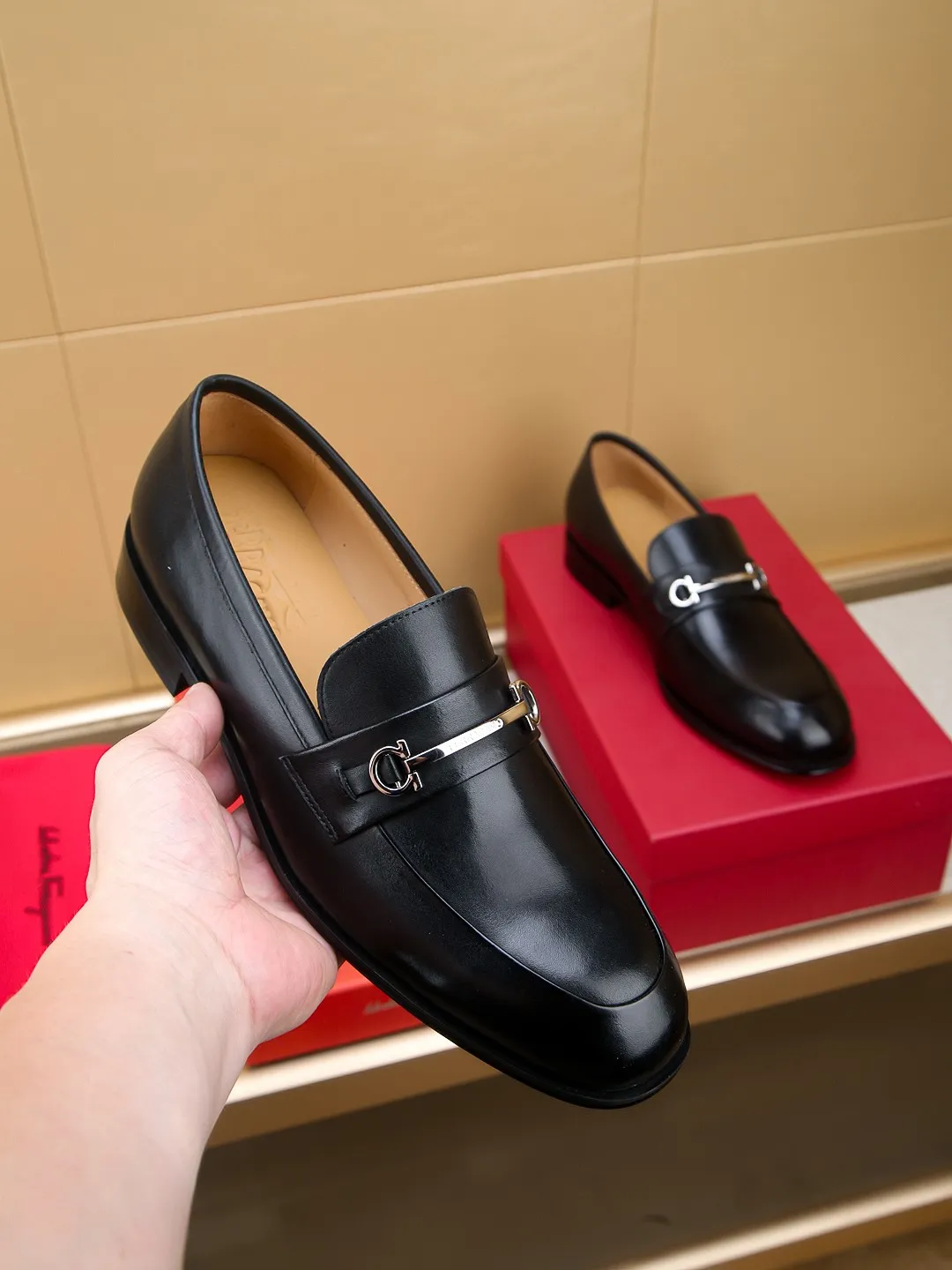 Men's shoes 💰460 🕷🕷🐂【Ferragamo】Ferragamo Popular fashionable leather shoes🇨🇳Official website counter 1:1 production, original mold opening💯Good quality can be seen, imported high-end first-layer waxed calfskin, water-dyed🐂leather lining🌿very clear texture, high-quality waterproof, non-slip and wear-resistant outsole🎋high quality and low price, truly handmade🍓colors available! Code number 39-44......(38.45.46.47 customized)